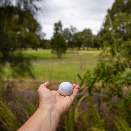 Golf Place Inn Wollongong Primbee Экстерьер фото